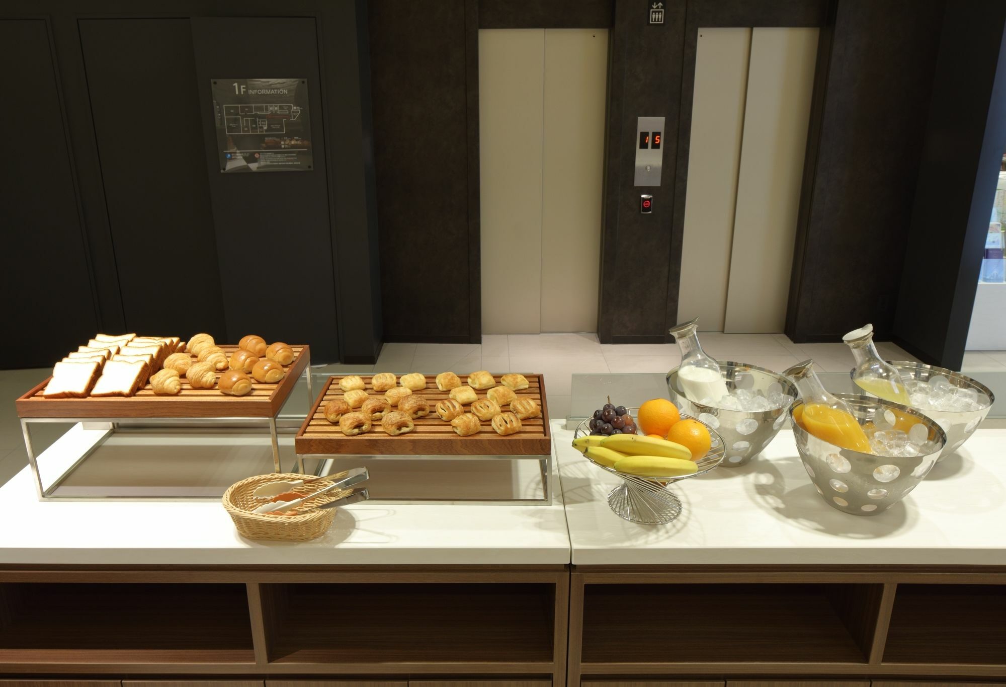 Red Roof Inn & Suites Osaka Namba Nipponbashi Екстериор снимка